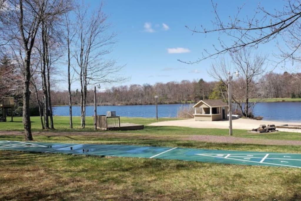 Walk To Pool & Beach - Spacious Gateway, Hot Tub, Game Room Pocono Country Place Экстерьер фото
